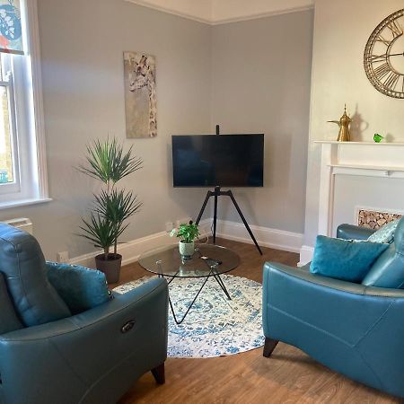Stylish Flat In Yeovil Somerset Exterior photo
